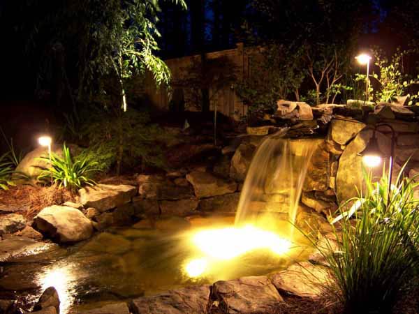 đèn pha led chiếu rọi thác nước